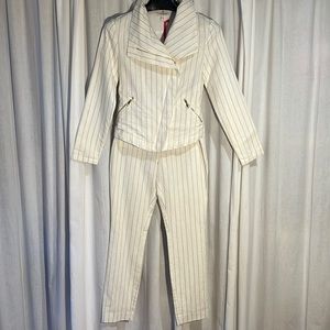JB Julie Brown white linen SUIT, yup 2 pieces/skinny pants with gold accents-NWT